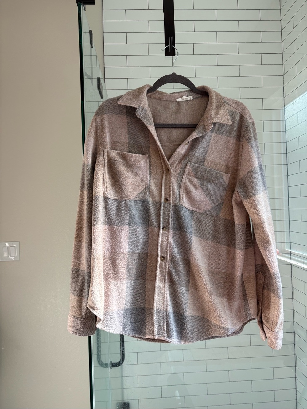 Women’s Plaid Button-Up Shirt Jacket in Light Pink and Gray